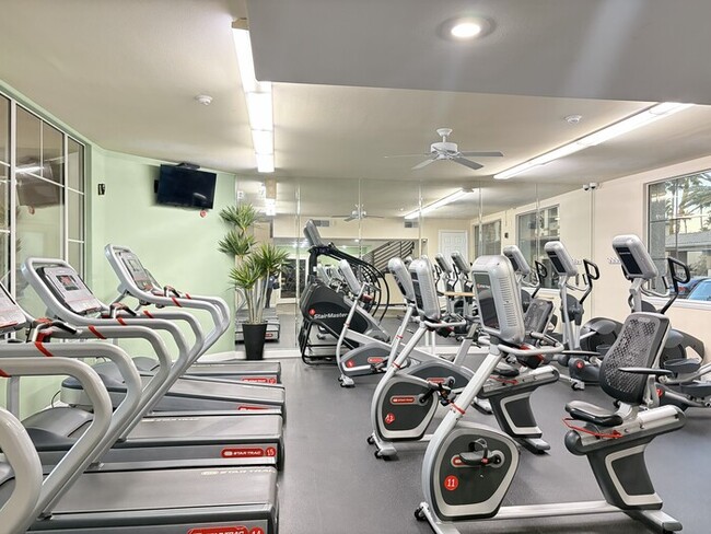 Building Photo - To schedule a viewing, call Wally Fellman at 702-493-9787