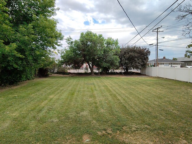 Building Photo - Great 4 Bd Home in Murray