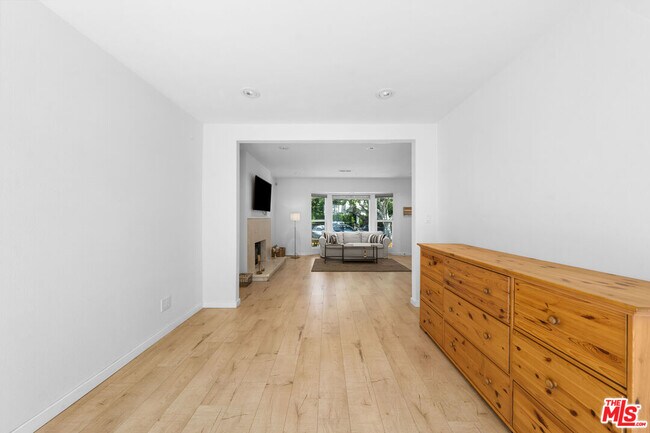 Building Photo - 2559 Colby Ave