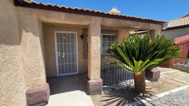 Building Photo - 16918 Sorrento Ln