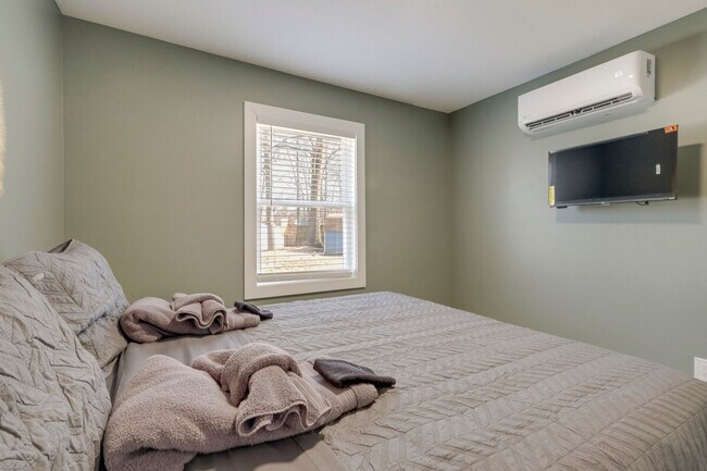 Building Photo - 500 Shelfar Pl