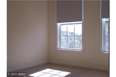 Building Photo - 4 Bedroom Townhome & Garage - Ashburn