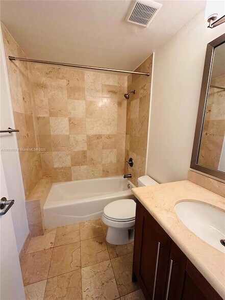 Building Photo - 118 Zamora Ave