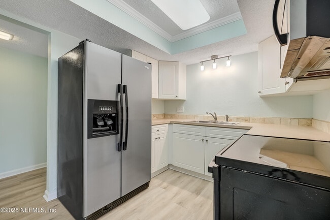 Building Photo - 6561 Mission Ct