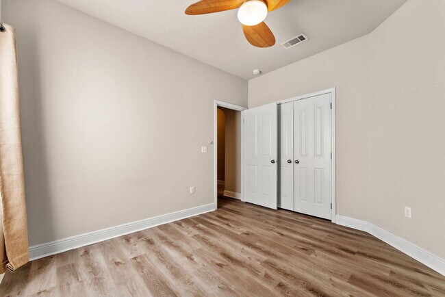 Building Photo - 554 Camellia Ct