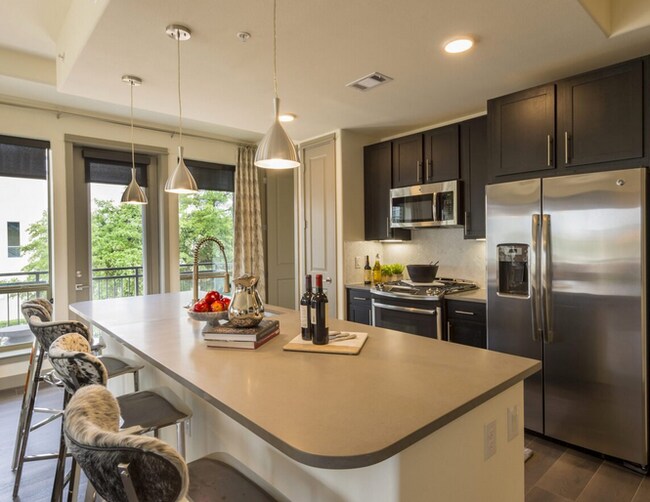 Building Photo - 555 Via Amalfi