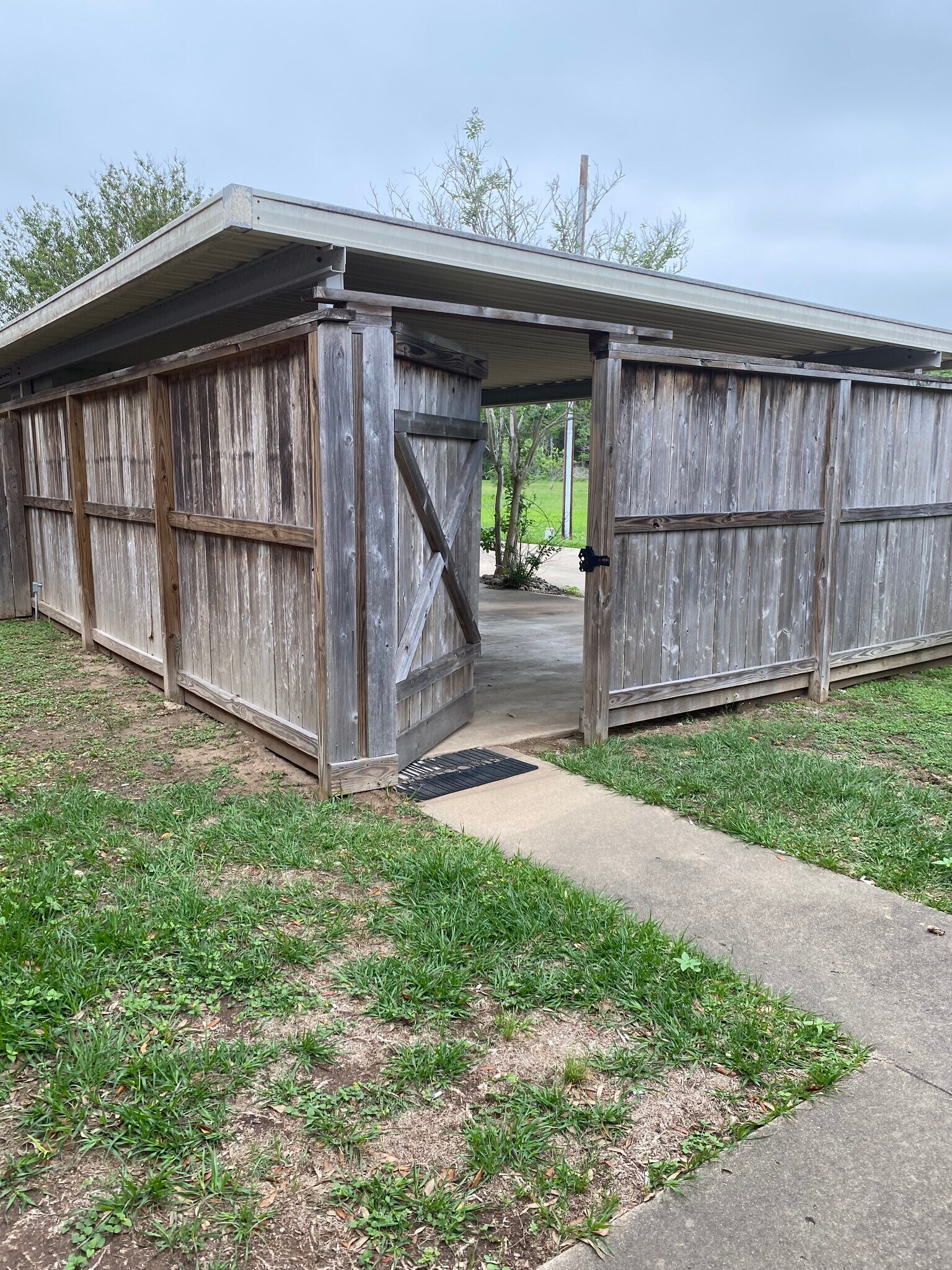 Covered car parking - 1119 Nichols Ave