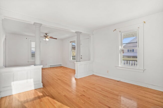 Building Photo - 7 George St