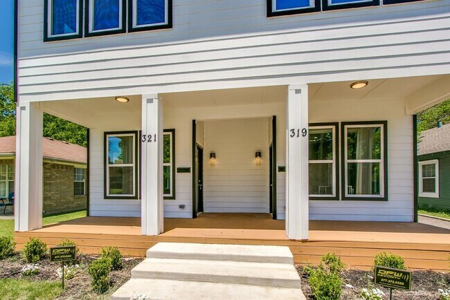 Building Photo - 1441 N Beckley Ave