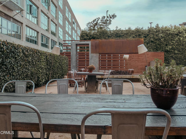 Building Photo - 530 S Hewitt St