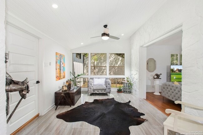 Building Photo - 423 College Blvd