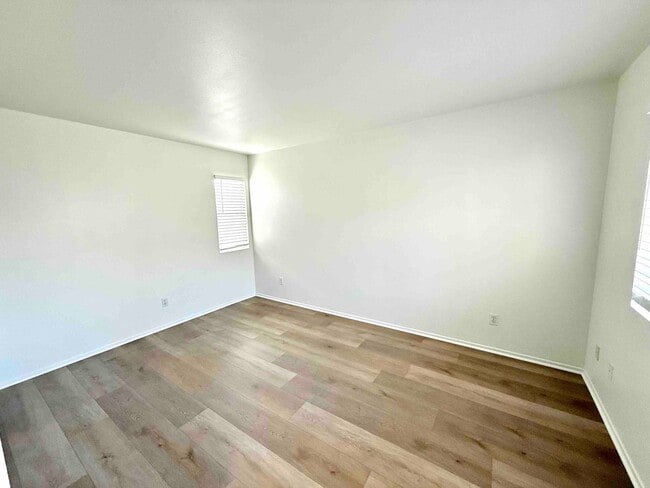 Building Photo - Gated Community - Updated Harbor City Townhouse - 3 bed / 2.5 bath