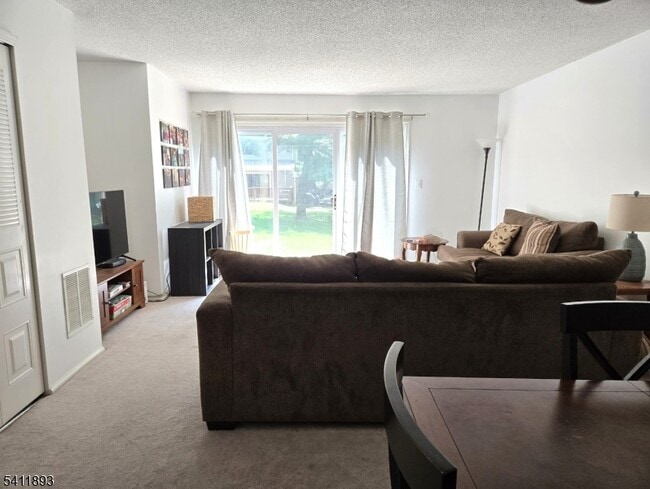 Building Photo - 27 Woodward Ln