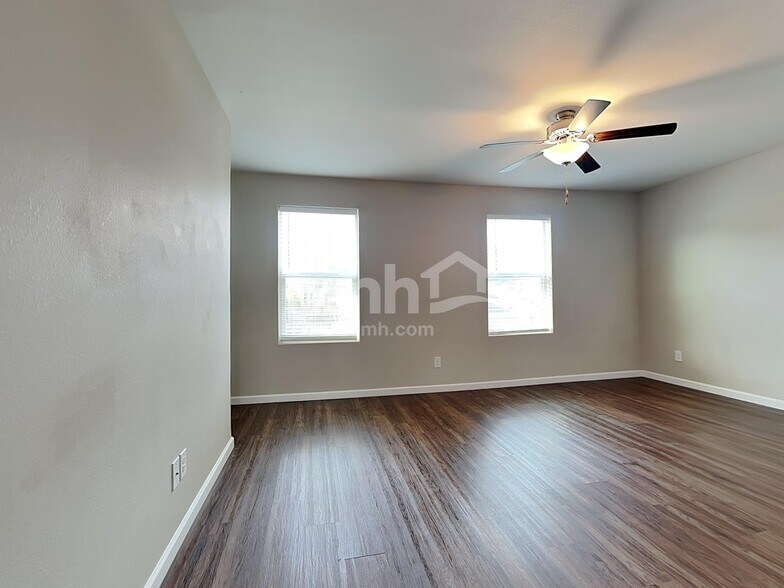 Building Photo - 945 Riggs Dr E