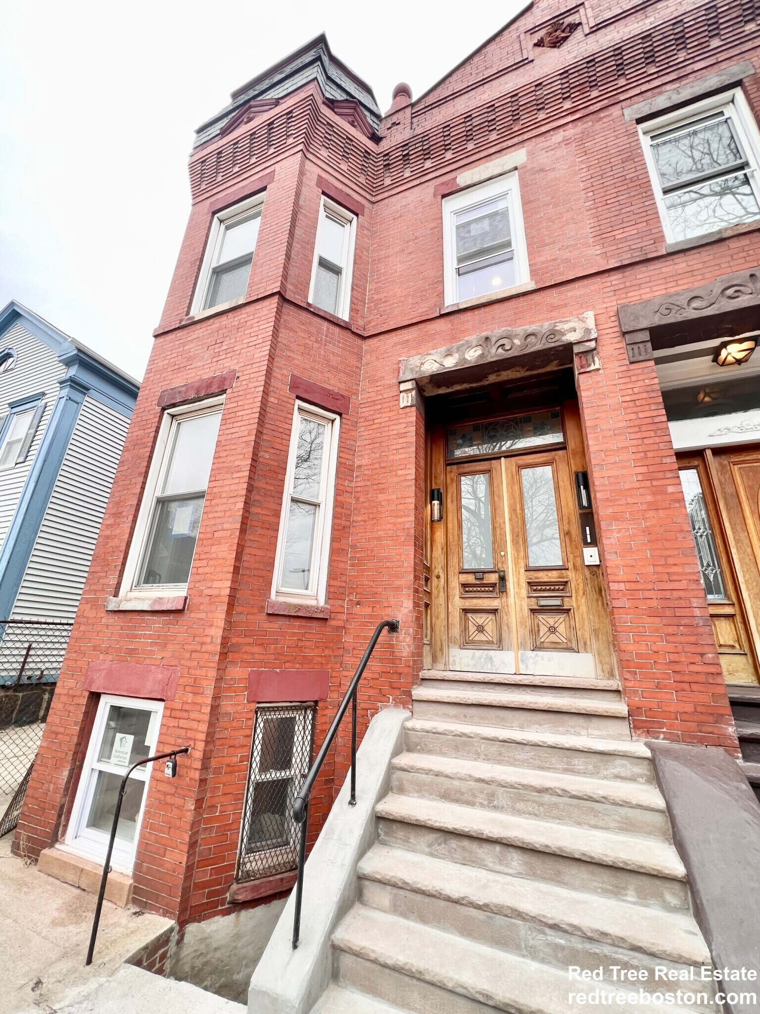 Building Photo - 564 E 5th St