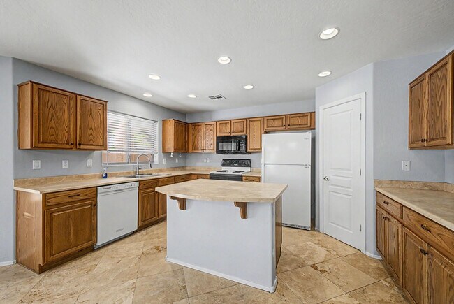 Building Photo - 4161 S Luiseno Blvd