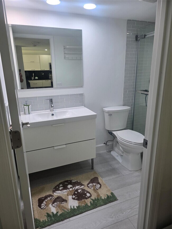 Building Photo - 1401 N Riverside Dr