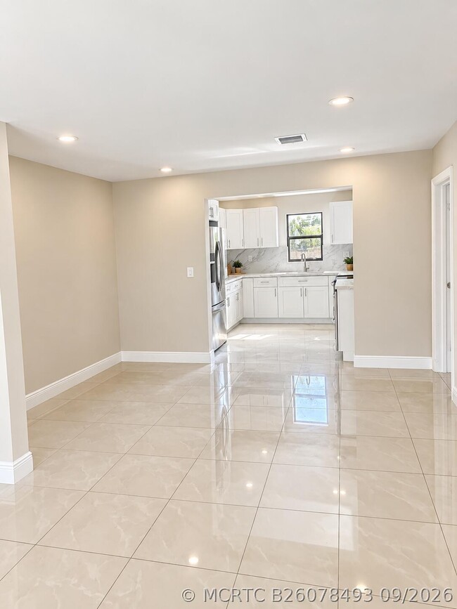Building Photo - 5163 Club Rd