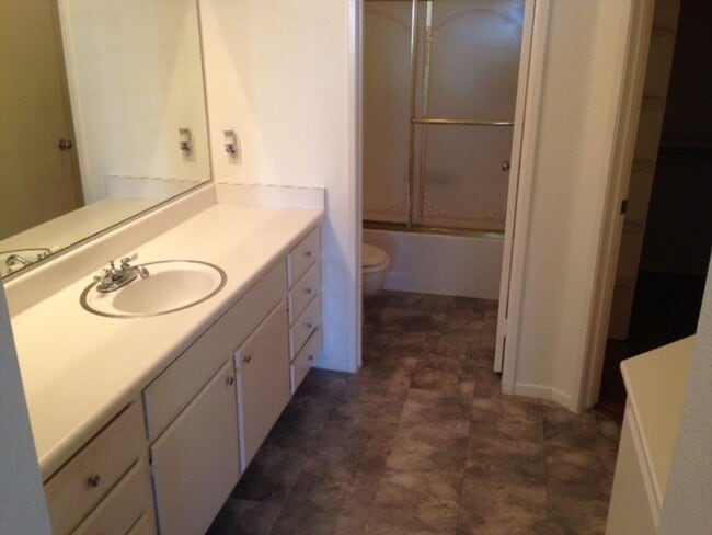 Building Photo - BEAUTIFUL ONE BEDROOM ONE BATH CONDO WITH ...