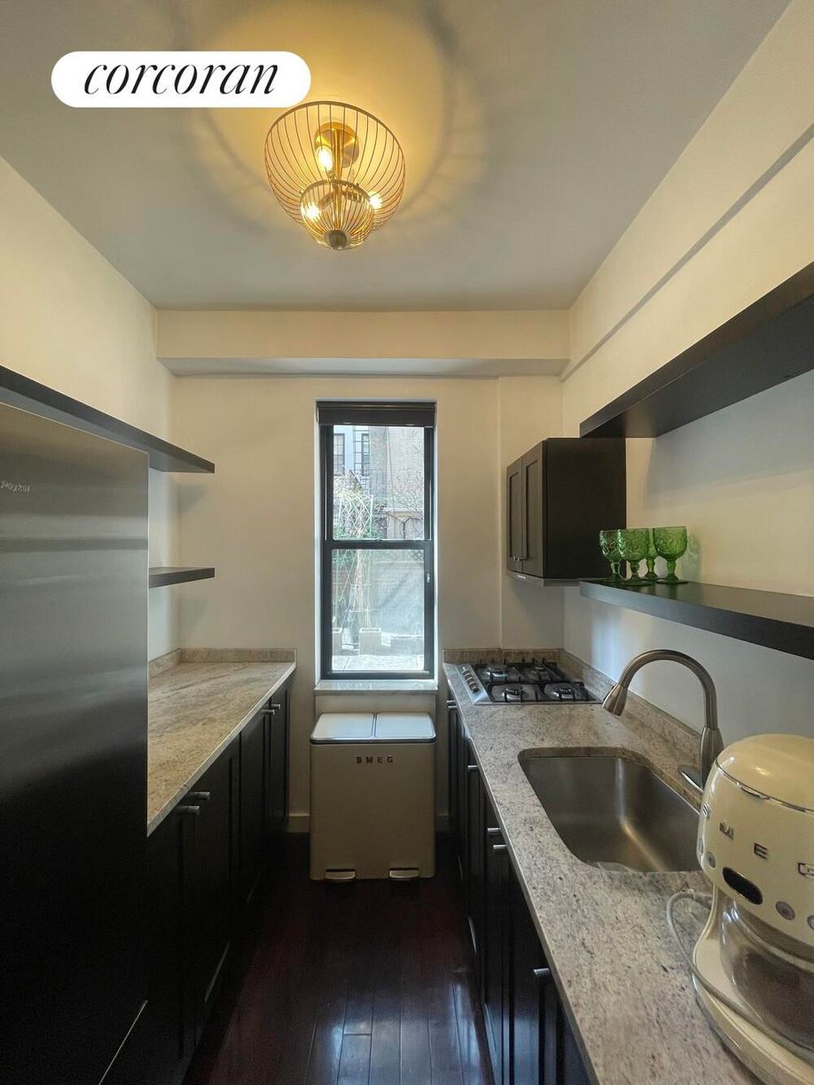 Building Photo - 100 W 12th St