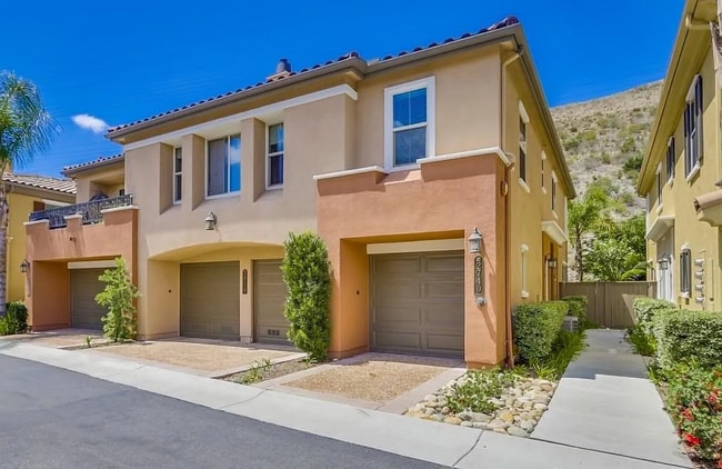 Building Photo - 2740 Bellezza Dr