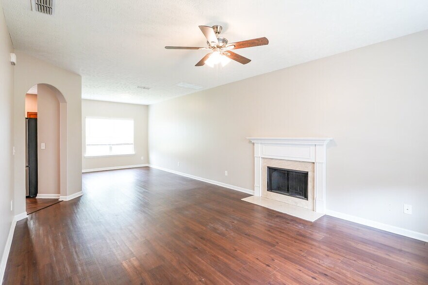 Building Photo - 1096 Shire Dr