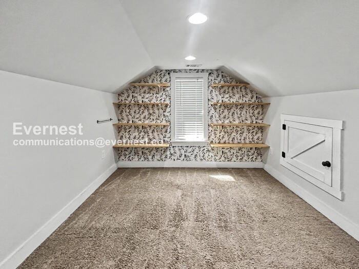 Building Photo - 1845 Vesta Ave