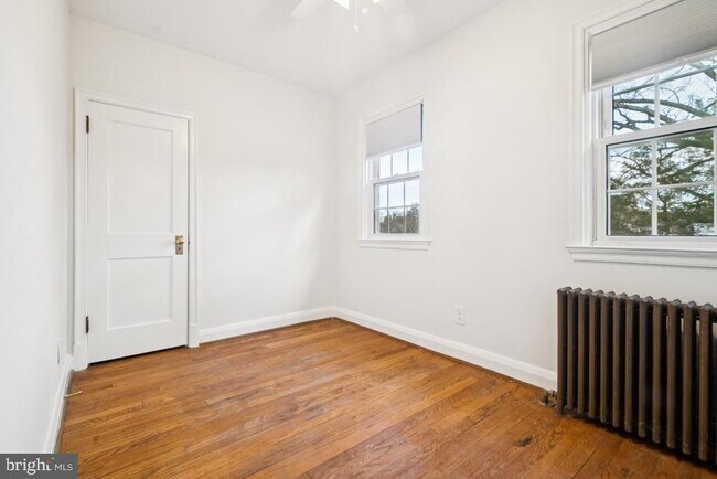 Building Photo - 7809 Oakdale Ave