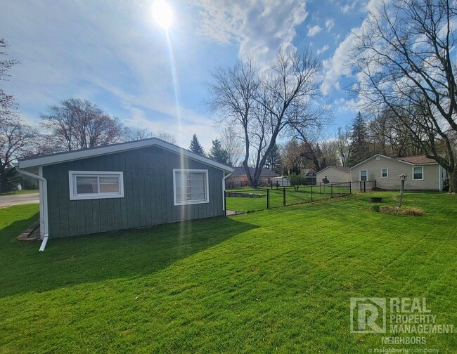 Building Photo - Spacious 2 Bed, 1 Bath Home in Alto, MI