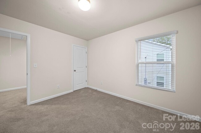 Building Photo - 711 Lackey St