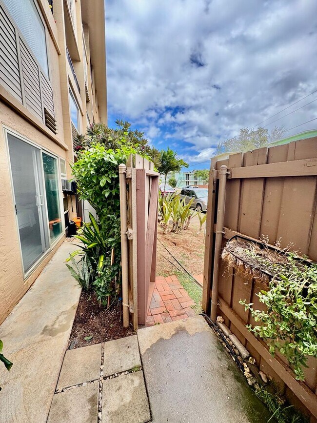 Building Photo - Available Now | Fully Furnished 1 Bedroom,...