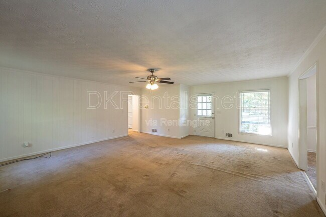 Building Photo - 120 Burnett Way