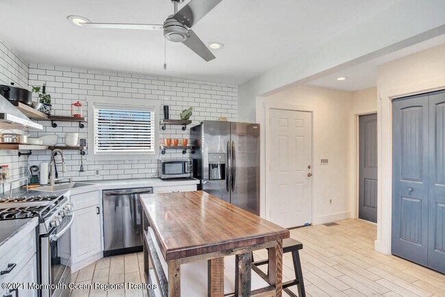 Building Photo - 903 Ocean Ave N