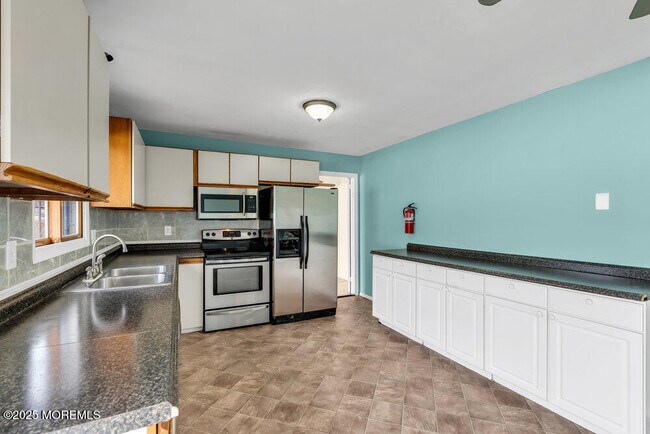 Building Photo - 1841 2nd Ave