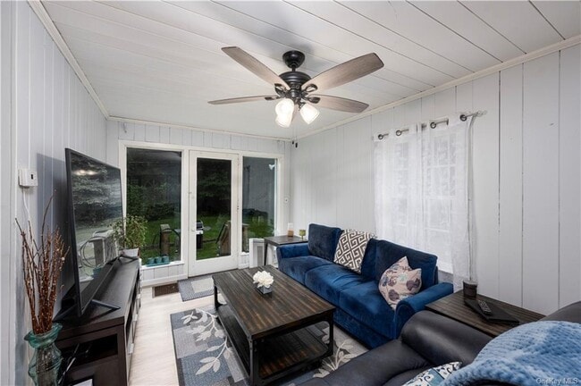 Building Photo - 299 Oscawana Lake Rd