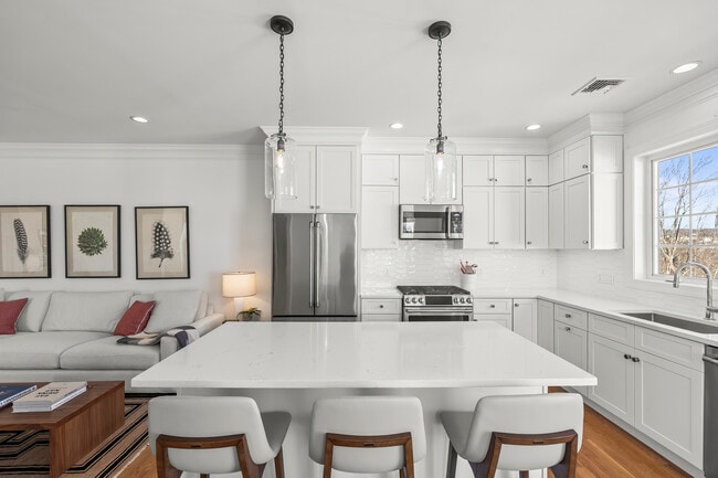 Building Photo - 35 Moorland Dr