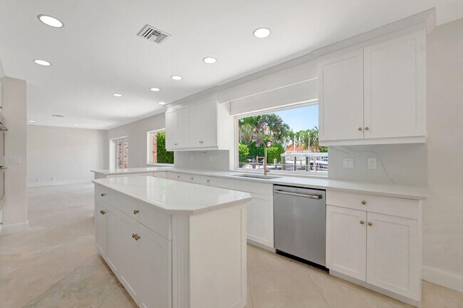 Building Photo - 540 SW 15th St