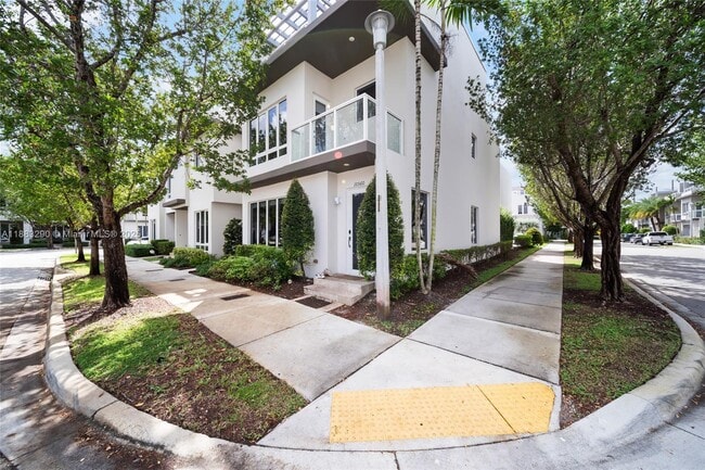 Building Photo - 10560 NW 64th Terrace