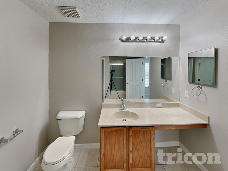 Building Photo - 10432 Boyette Creek Blvd