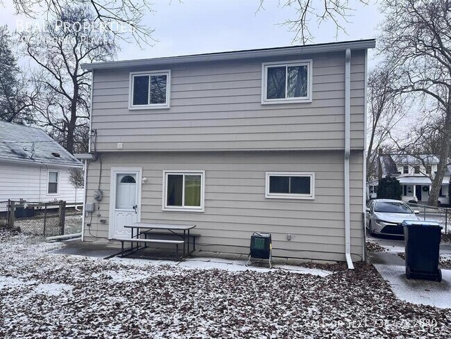 Building Photo - 704 Virginia Pl