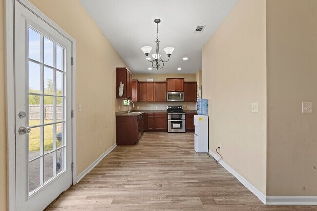 Building Photo - 966 Mustang Ln NE