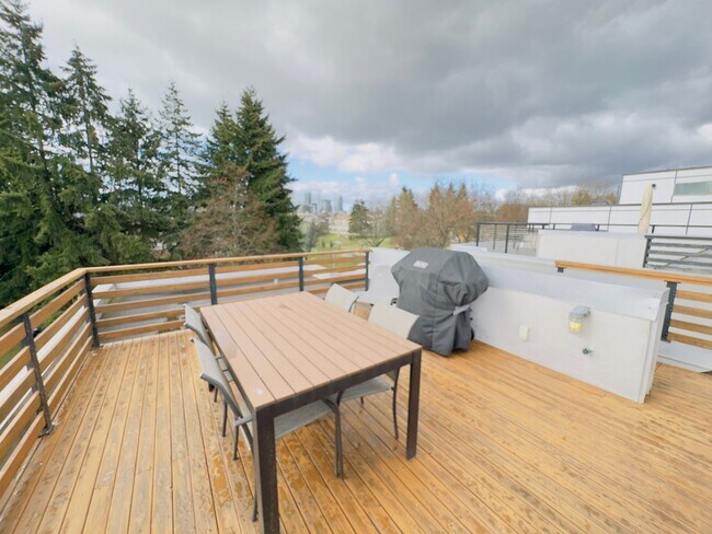 Building Photo - 3 Bedroom Central District Townhome w/ Garage, AC & Rooftop Deck