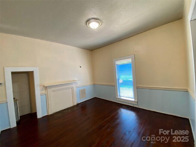 Building Photo - 630 Armfield St