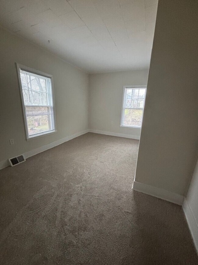 Building Photo - 620-22 Fellows Ave