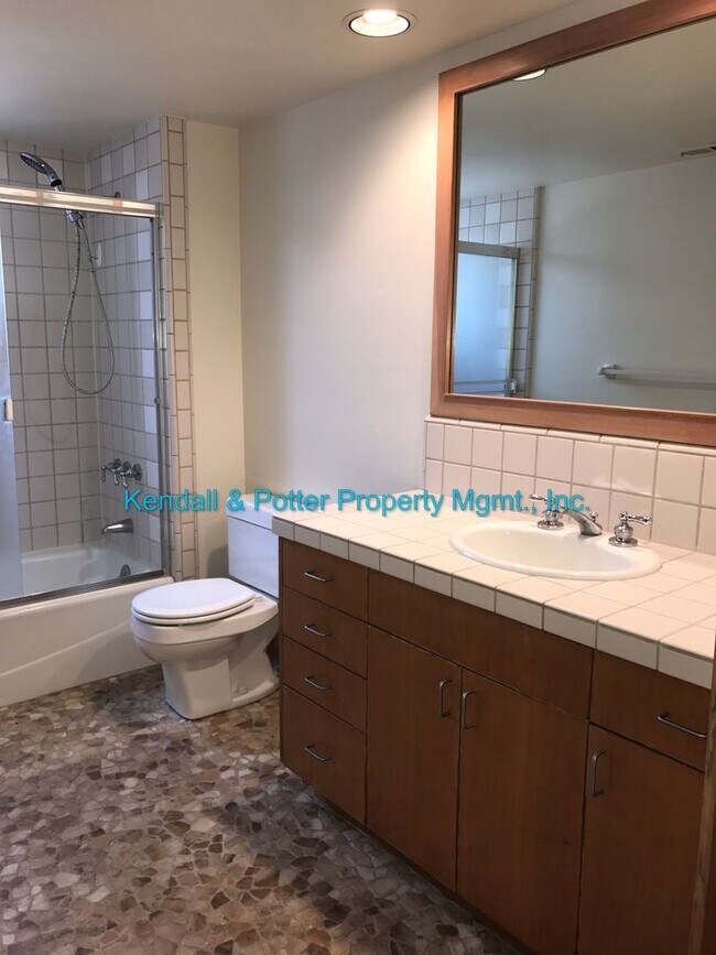 Building Photo - Unique Yacht Harbor 3bed/2bath Home with S...