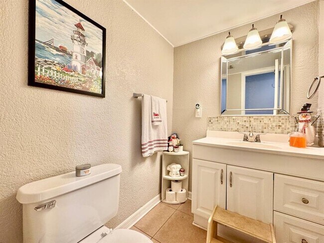 Building Photo - 6345 Newtown Cir