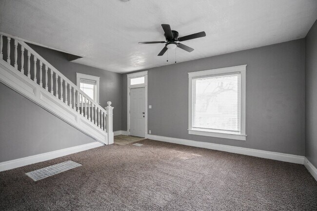 Building Photo - Charming 2 Bed, 1 Bath Rental Home in Kans...