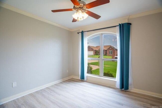 Building Photo - 2423 Palisade Dr