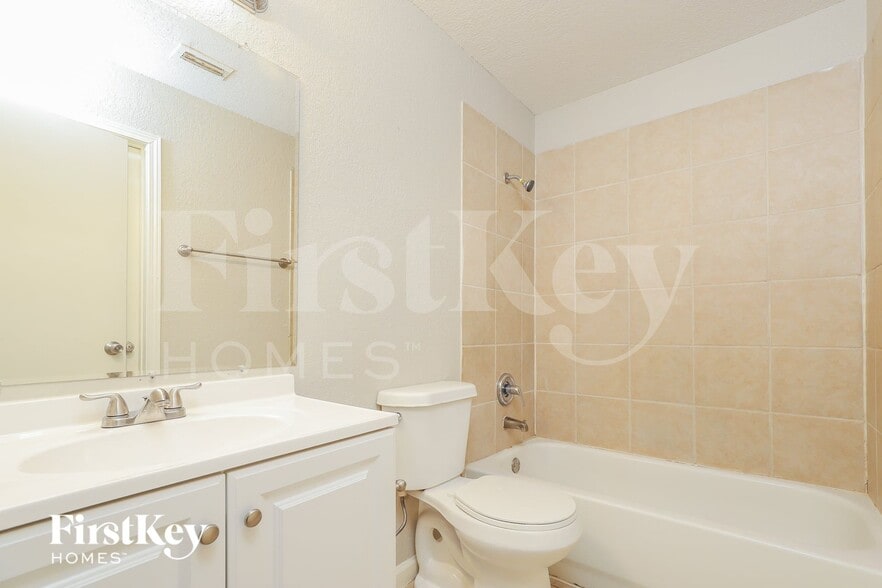 Building Photo - 8815 Pensive Dr