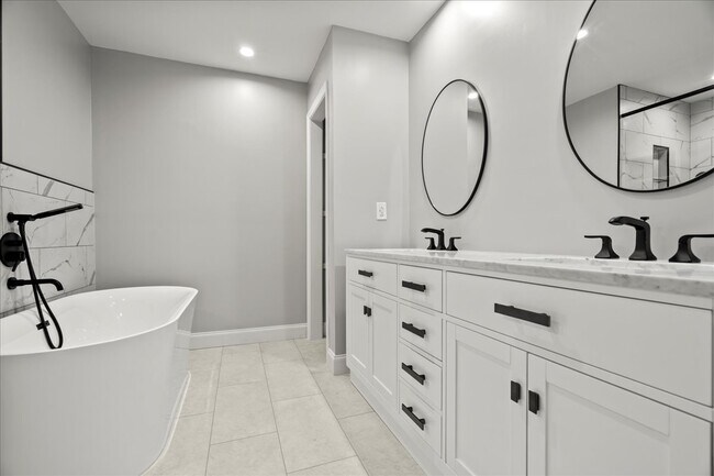Building Photo - 511 Arbor Dr